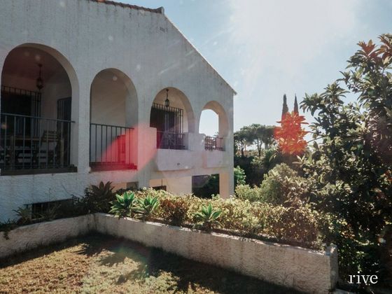 Foto 2 de Casa en venta en Elviria de 6 habitaciones con terraza y piscina