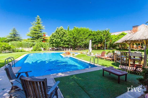 Foto 1 de Casa en venda a Las Lomas de 7 habitacions amb terrassa i piscina