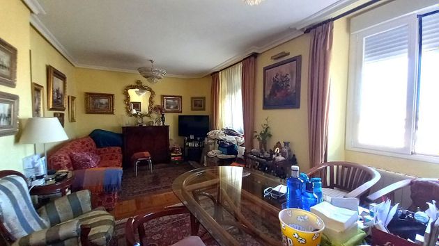 Foto 2 de Pis en venda a Bellas Vistas de 5 habitacions amb terrassa i calefacció
