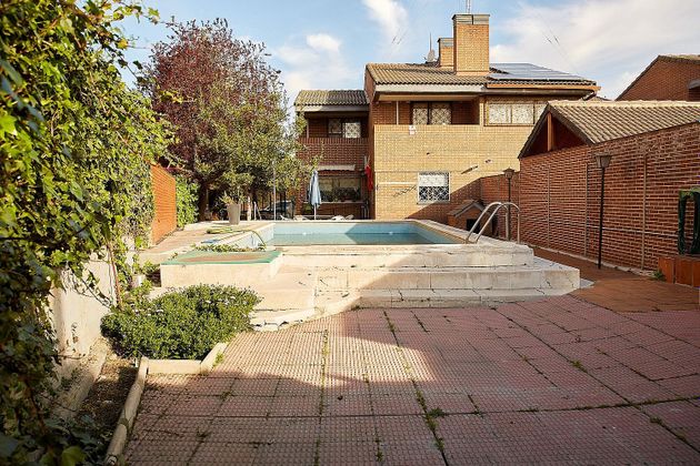 Foto 1 de Venta de casa adosada en Simancas de 4 habitaciones con terraza y piscina
