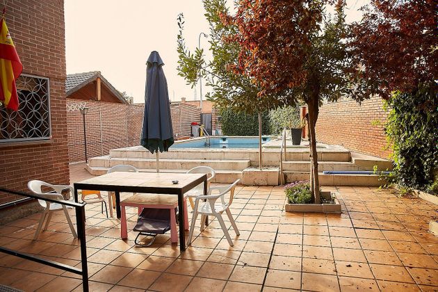 Foto 2 de Venta de casa adosada en Simancas de 4 habitaciones con terraza y piscina