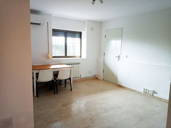 Foto 2 de Alquiler de piso en Valdemarín de 1 habitación con jardín y aire acondicionado
