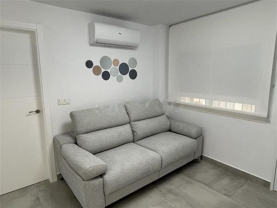 Foto 2 de Alquiler de piso en calle Marítimo de 2 habitaciones con muebles y aire acondicionado