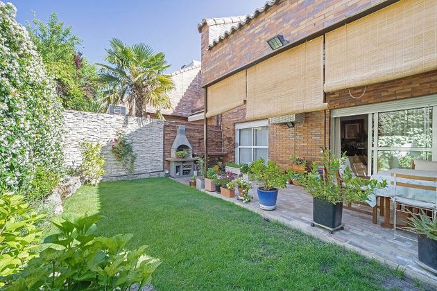Foto 2 de Casa adossada en venda a El Soto de la Moraleja de 5 habitacions amb terrassa i piscina