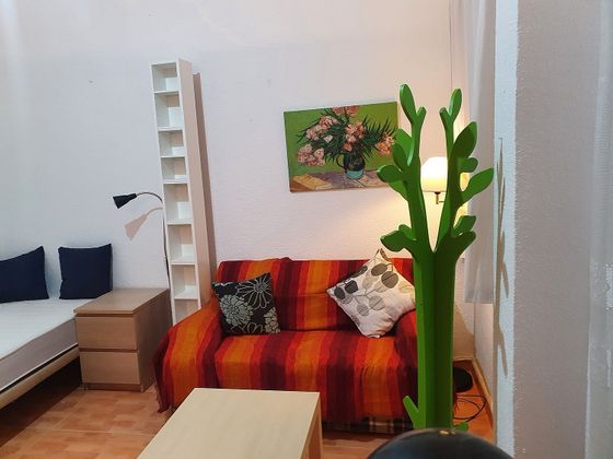 Foto 1 de Estudi en lloguer a calle De Montesa amb mobles i aire acondicionat