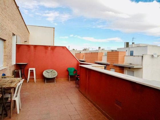 Foto 2 de Alquiler de ático en calle Infanta Cristina de 2 habitaciones con terraza y garaje