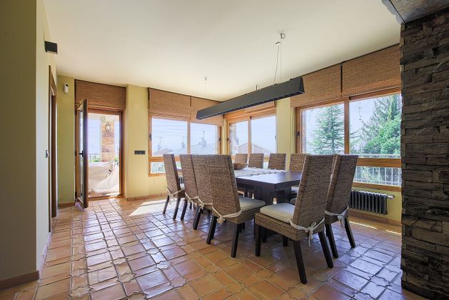 Foto 1 de Chalet en venta en Navacerrada de 5 habitaciones con terraza y piscina