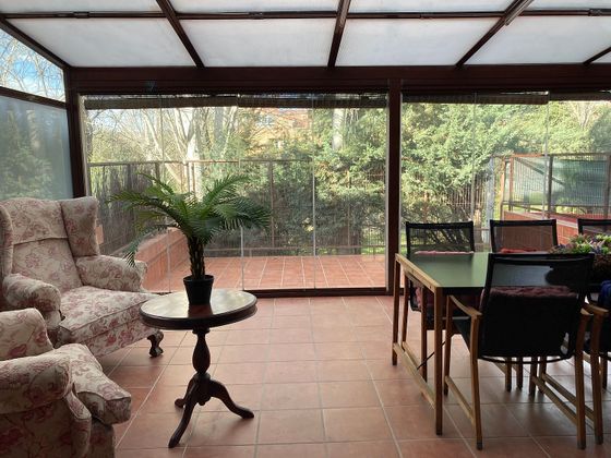 Foto 2 de Casa en venda a avenida De Los Robles de 4 habitacions amb terrassa i piscina