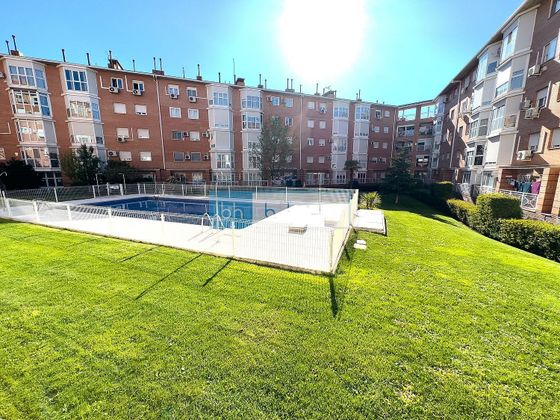 Foto 1 de Pis en venda a El Mirador - Grillero de 3 habitacions amb terrassa i piscina