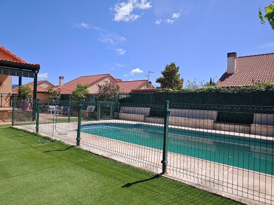 Foto 1 de Venta de chalet en Guadarrama de 5 habitaciones con terraza y piscina