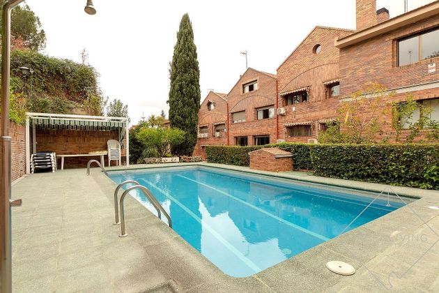 Foto 1 de Casa adossada en venda a Peñagrande de 5 habitacions amb terrassa i piscina