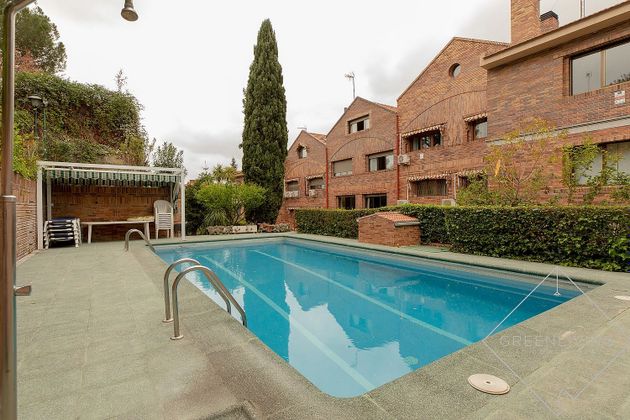 Foto 2 de Casa adossada en venda a Peñagrande de 5 habitacions amb terrassa i piscina