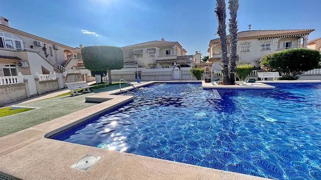 Foto 1 de Piso en venta en Nueva Torrevieja - Aguas Nuevas de 2 habitaciones con terraza y piscina