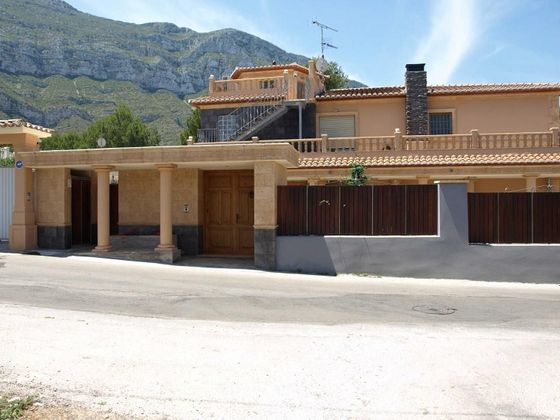 Foto 1 de Venta de casa adosada en El Montgó de 5 habitaciones con terraza y piscina
