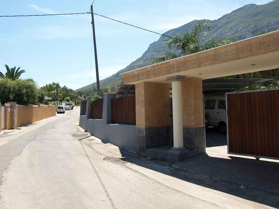 Foto 2 de Venta de casa adosada en El Montgó de 5 habitaciones con terraza y piscina