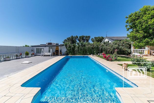 Foto 2 de Xalet en venda a La Cabaña de 9 habitacions amb piscina i garatge