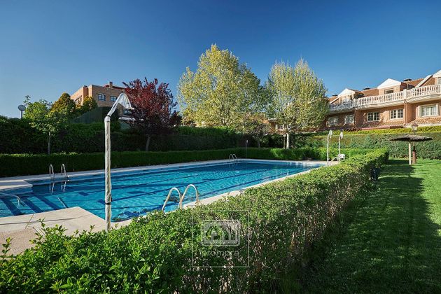 Foto 1 de Alquiler de casa en Valdemarín de 4 habitaciones con terraza y piscina