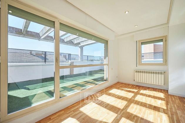 Foto 1 de Alquiler de piso en Valdemarín de 4 habitaciones con terraza y piscina