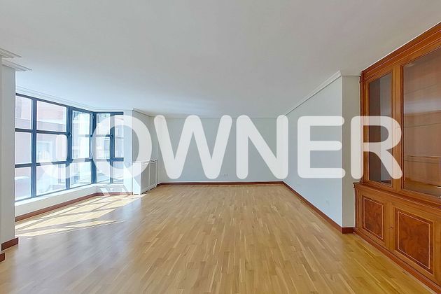 Foto 2 de Piso en alquiler en Nuevos Ministerios - Ríos Rosas de 4 habitaciones con garaje y jardín