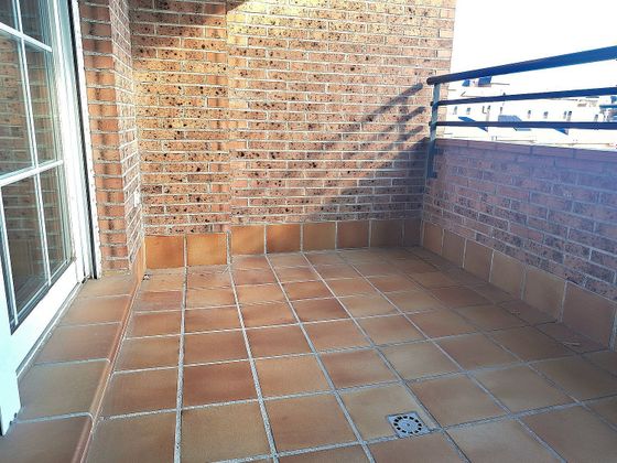 Foto 2 de Piso en venta en La Hoya - Moscatelares de 3 habitaciones con terraza y piscina