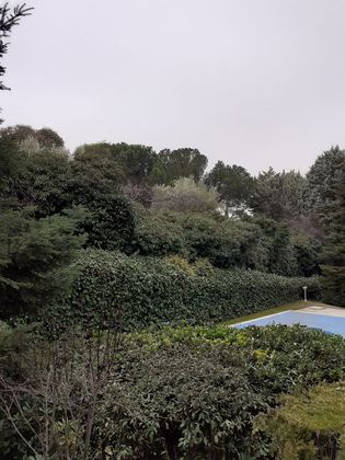 Foto 2 de Pis en venda a El Soto de la Moraleja de 2 habitacions amb terrassa i piscina
