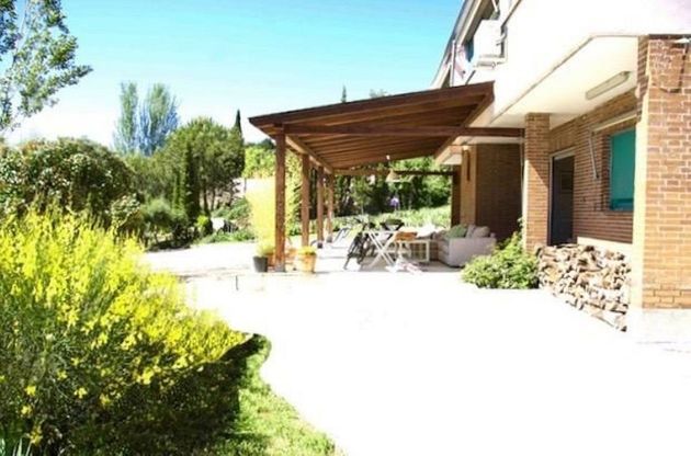 Foto 2 de Venta de chalet en Molino de la Hoz de 5 habitaciones con piscina y jardín