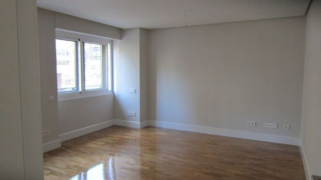 Foto 2 de Alquiler de piso en calle Del Príncipe de Vergara de 1 habitación con aire acondicionado y calefacción