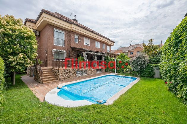 Foto 1 de Casa en venda a Casco Urbano de 5 habitacions amb terrassa i piscina