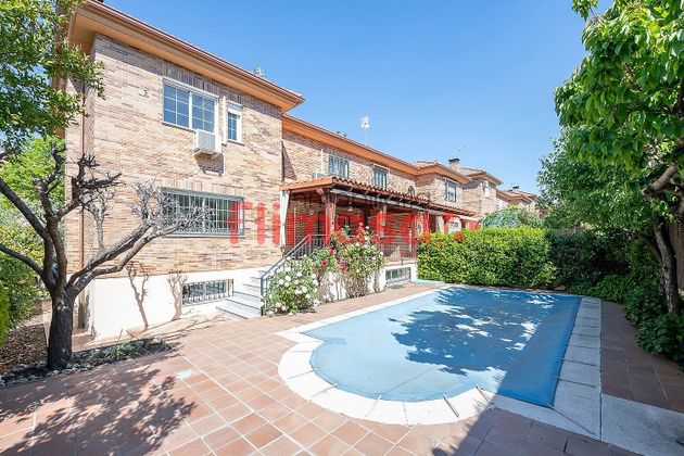 Foto 2 de Casa en venta en Casco Urbano de 4 habitaciones con piscina y garaje