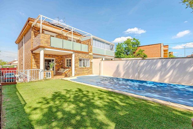 Foto 1 de Casa en venta en Canillejas de 5 habitaciones con terraza y piscina