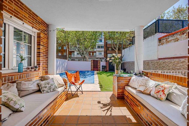 Foto 2 de Casa en venta en Canillejas de 5 habitaciones con terraza y piscina