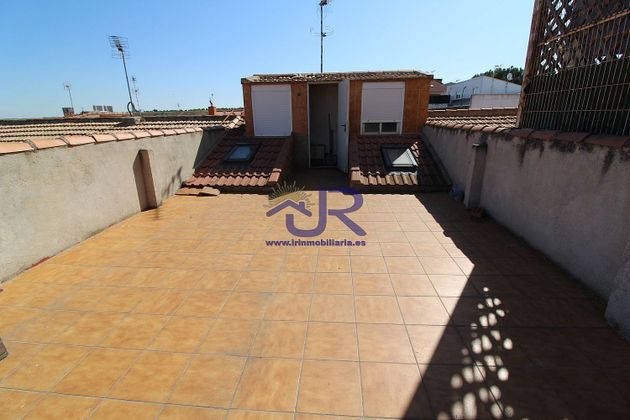 Foto 2 de Casa adossada en venda a Casco Urbano de 3 habitacions amb terrassa