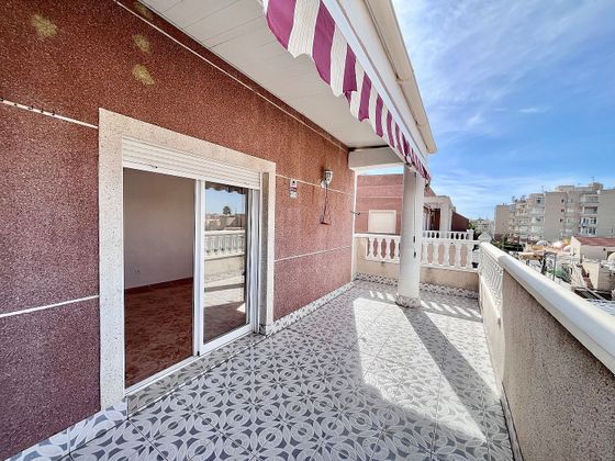 Foto 1 de Ático en venta en Nueva Torrevieja - Aguas Nuevas de 3 habitaciones con terraza y piscina