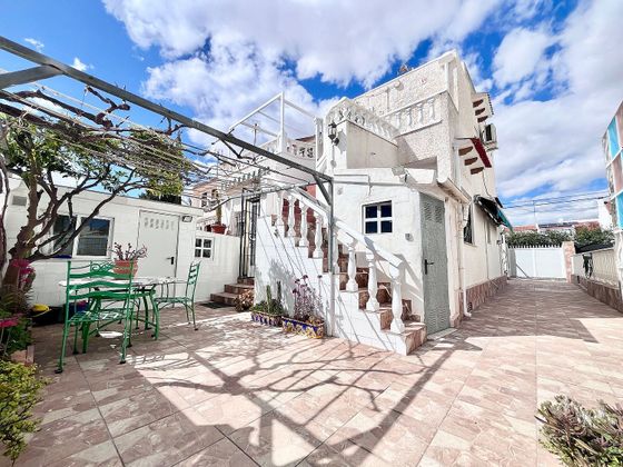 Foto 1 de Casa en venda a Playa de los Locos de 4 habitacions amb terrassa i piscina