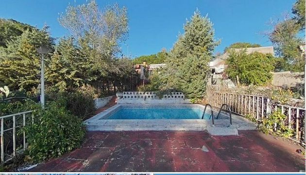 Foto 1 de Casa adossada en venda a Navas del Rey de 4 habitacions amb piscina i garatge