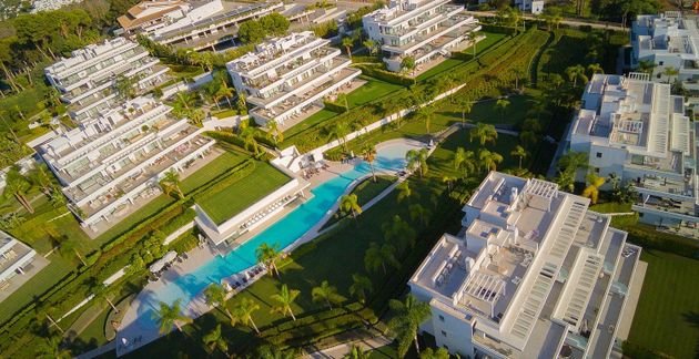 Foto 2 de Pis en venda a Paraíso - Atalaya- Benamara de 3 habitacions amb terrassa i piscina