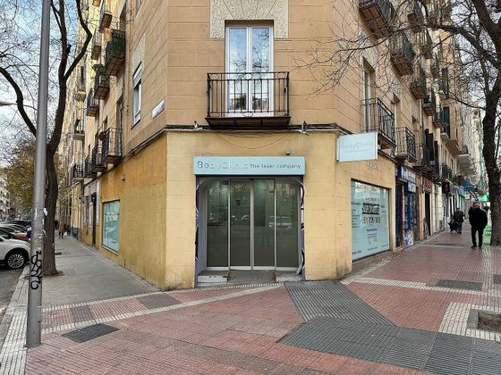 Foto 1 de Alquiler de local en calle De Santa Engracia de 131 m²