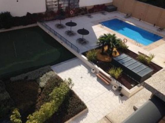Foto 2 de Piso en alquiler en Cuatro Caminos de 2 habitaciones con terraza y piscina