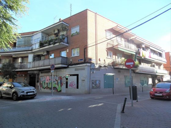 Foto 1 de Local en venda a plaza Sierra de Ayllón de 418 m²