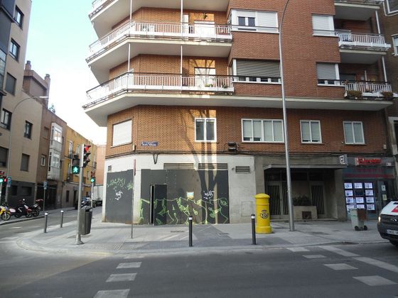 Foto 2 de Local en venda a calle De la Infanta Mercedes amb aire acondicionat i calefacció