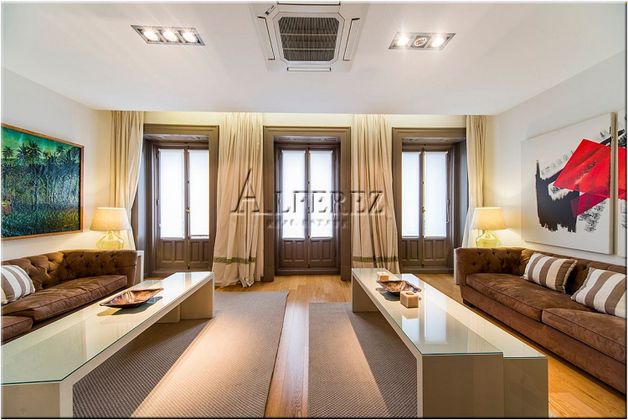 Foto 1 de Piso en alquiler en Recoletos de 3 habitaciones con muebles y balcón