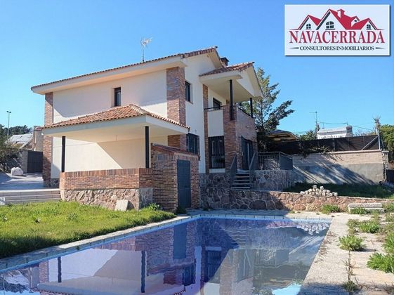 Foto 2 de Xalet en venda a Collado Mediano de 4 habitacions amb terrassa i piscina