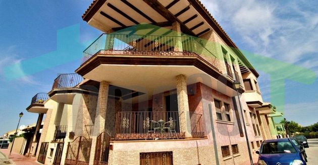 Foto 1 de Casa en venda a Daya Nueva de 5 habitacions amb terrassa i aire acondicionat