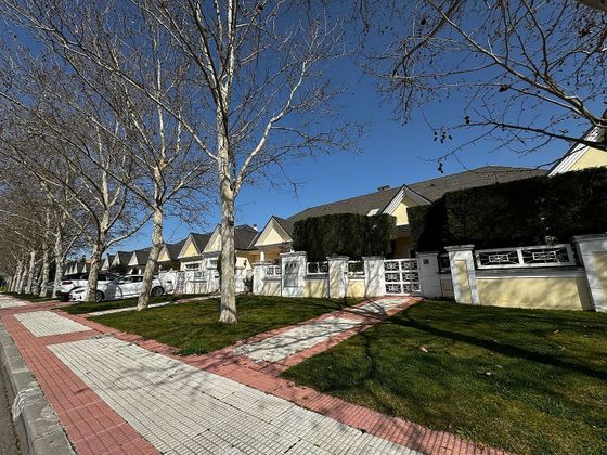 Foto 2 de Casa adosada en venta en Illescas de 5 habitaciones con terraza y piscina