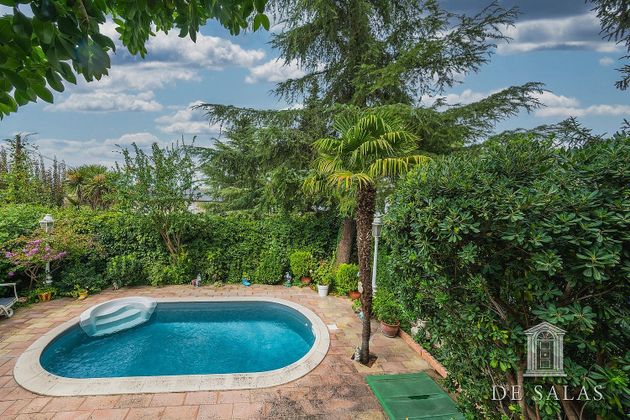 Foto 1 de Casa adossada en venda a Mirasierra de 6 habitacions amb terrassa i piscina