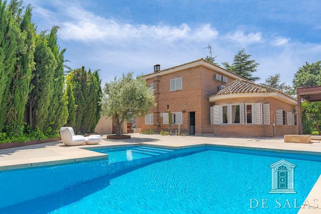 Foto 1 de Xalet en venda a Fuentelarreina de 4 habitacions amb terrassa i piscina