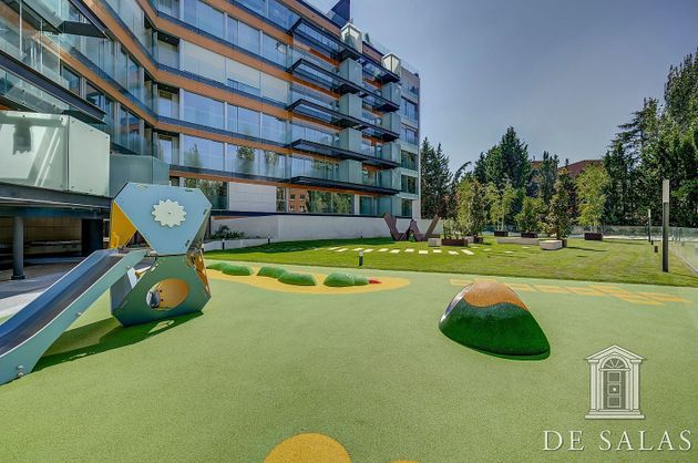 Foto 2 de Àtic en venda a Mirasierra de 4 habitacions amb terrassa i piscina