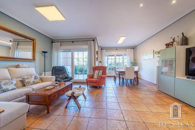 Foto 2 de Casa adossada en venda a Mirasierra de 4 habitacions amb terrassa i piscina