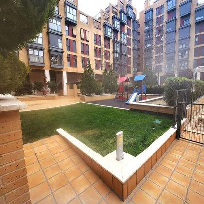 Foto 1 de Àtic en venda a Ensanche de Vallecas - Valdecarros de 1 habitació amb terrassa i piscina