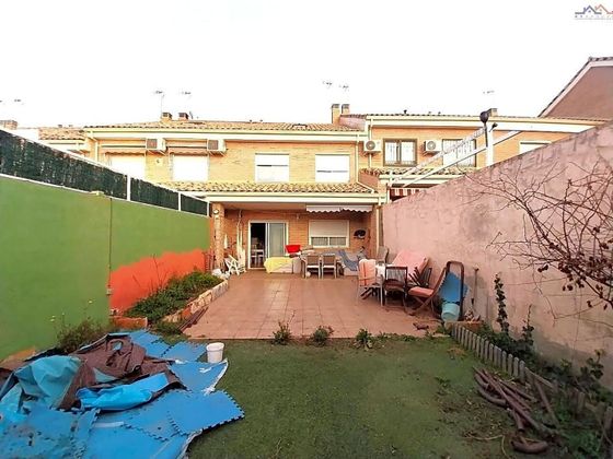 Foto 1 de Casa en venda a Las Lomas de 4 habitacions amb garatge i jardí